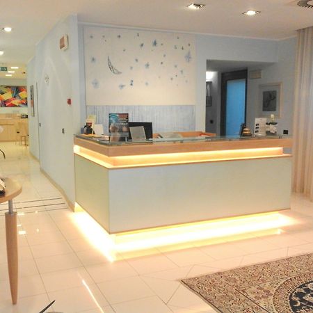 Hotel Chiaraluna Чивитанова-Марке Экстерьер фото