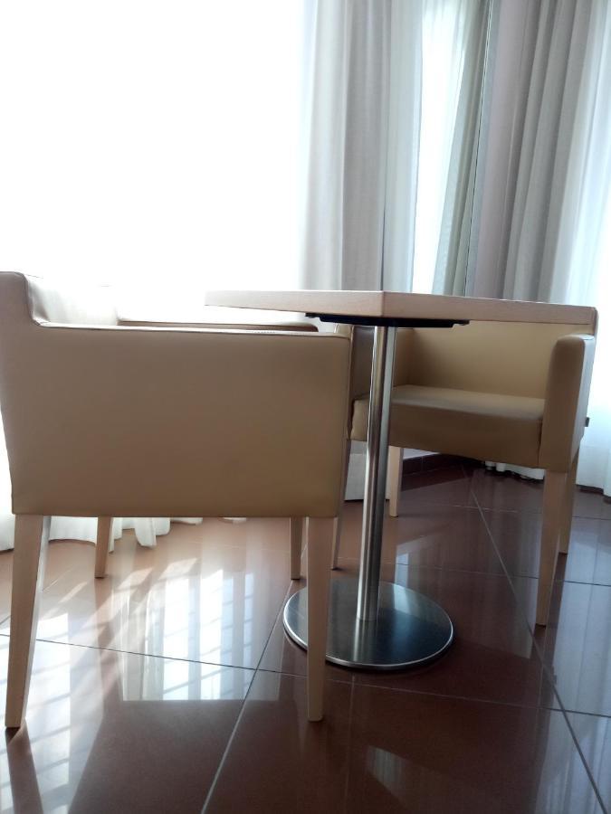 Hotel Chiaraluna Чивитанова-Марке Экстерьер фото