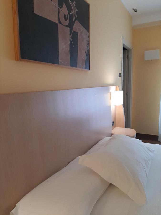 Hotel Chiaraluna Чивитанова-Марке Экстерьер фото