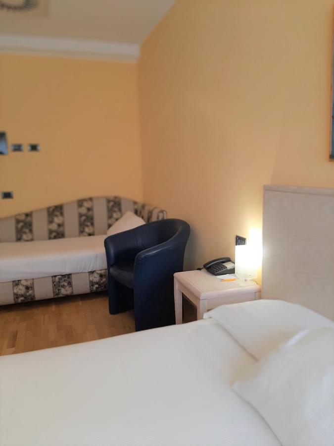 Hotel Chiaraluna Чивитанова-Марке Экстерьер фото