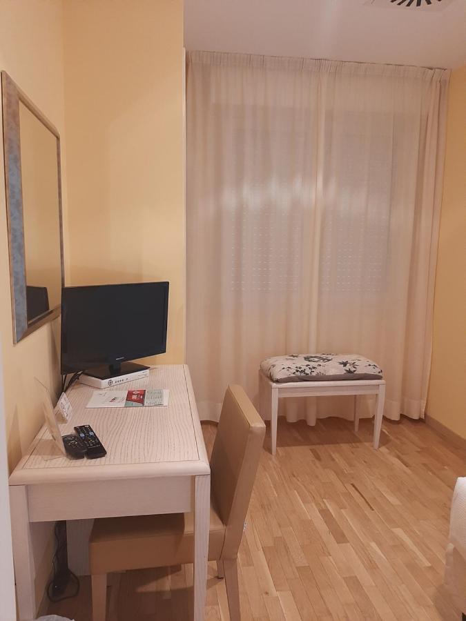 Hotel Chiaraluna Чивитанова-Марке Экстерьер фото