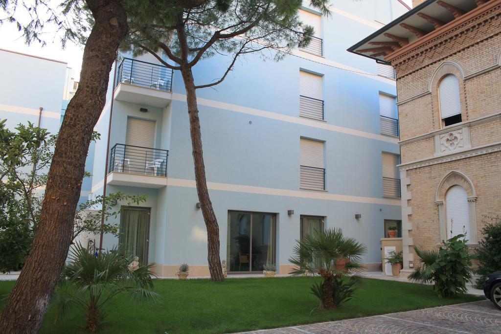 Hotel Chiaraluna Чивитанова-Марке Экстерьер фото
