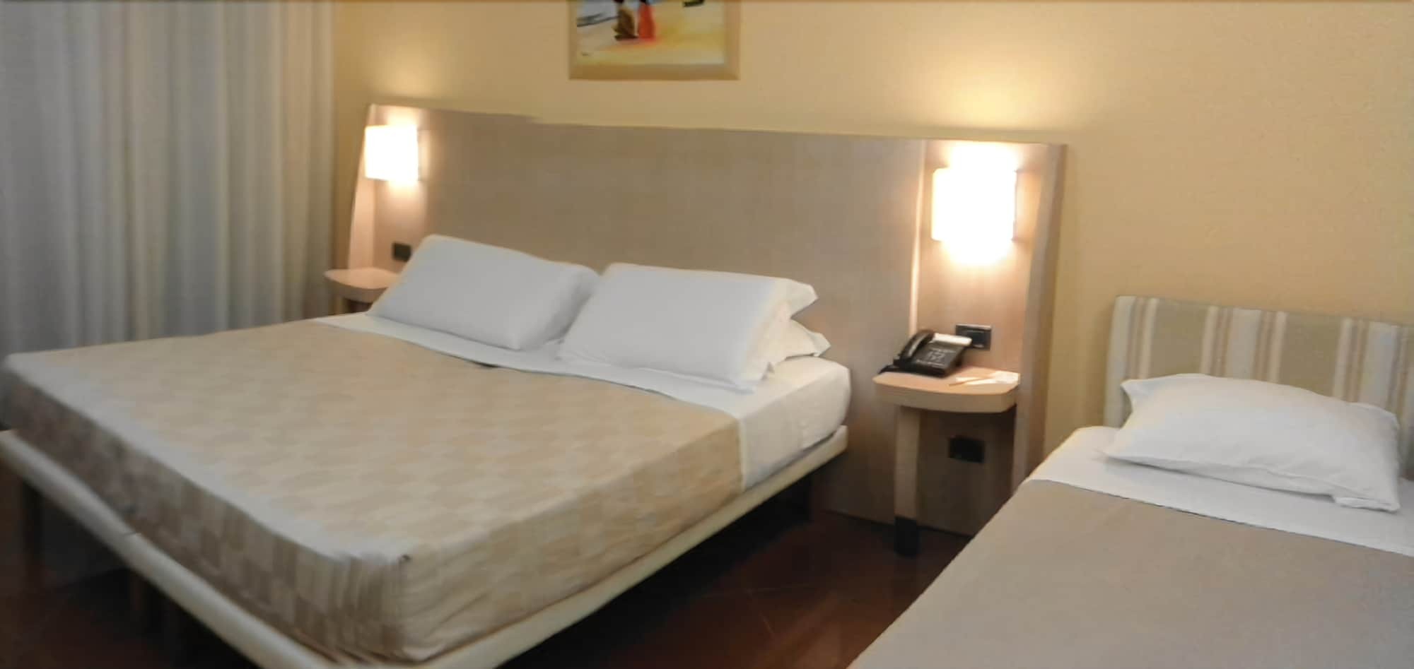 Hotel Chiaraluna Чивитанова-Марке Экстерьер фото