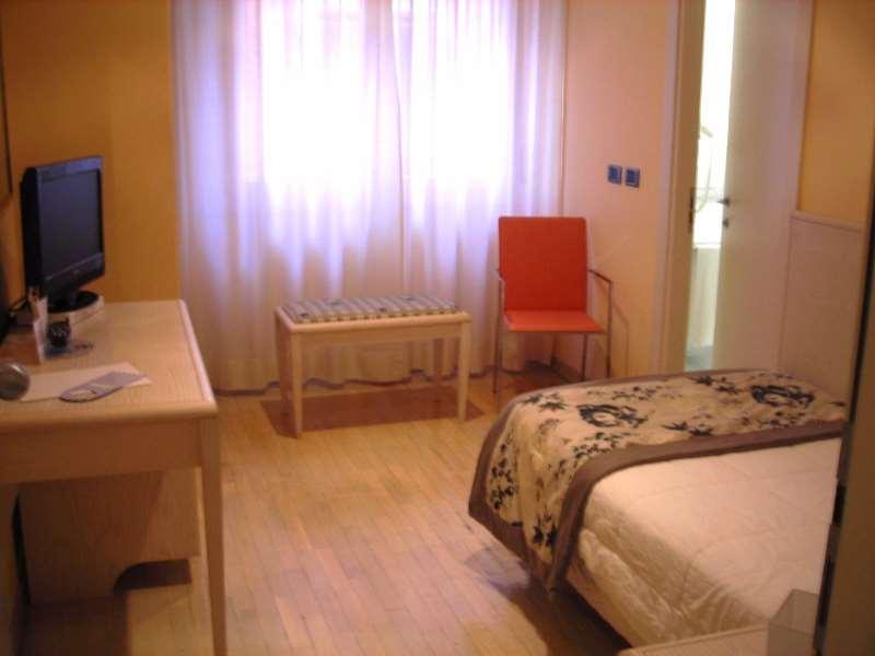 Hotel Chiaraluna Чивитанова-Марке Номер фото